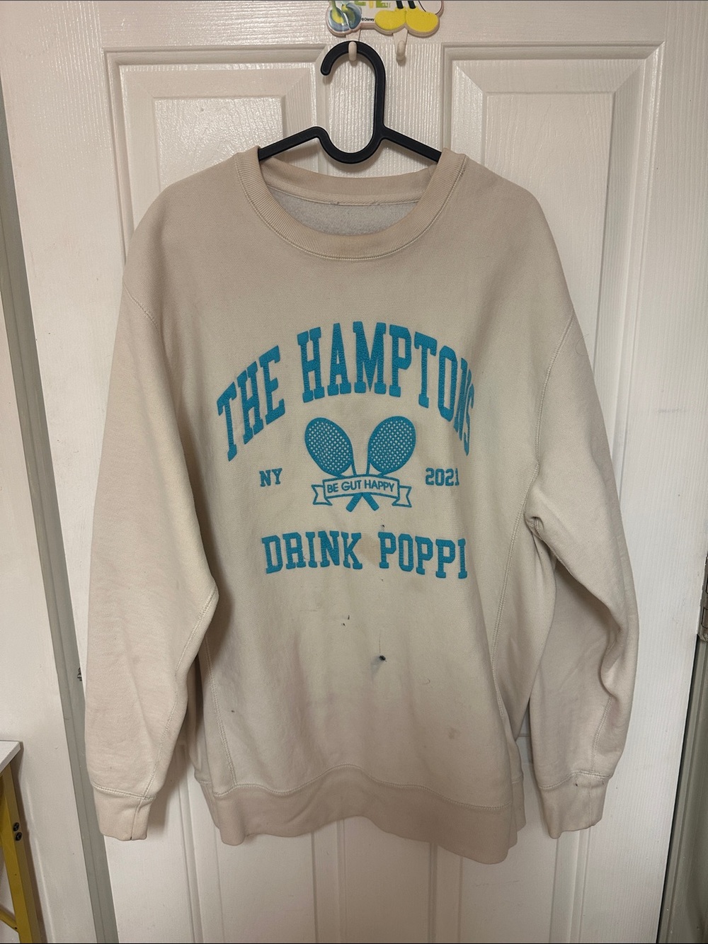 Beige Graphic Crewneck Sweatshirt with Teal 'The Hamptons' Print